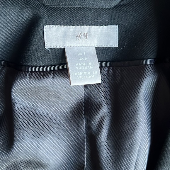 H&M | Fitted Blazer - Picture 3 of 4